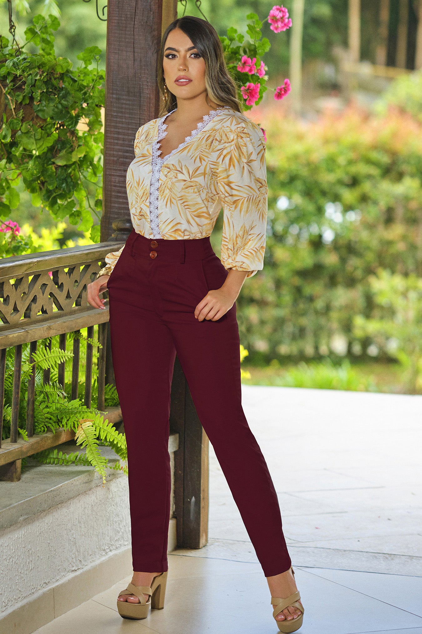 Pantalón silueta semi-ajustada en drill stretch