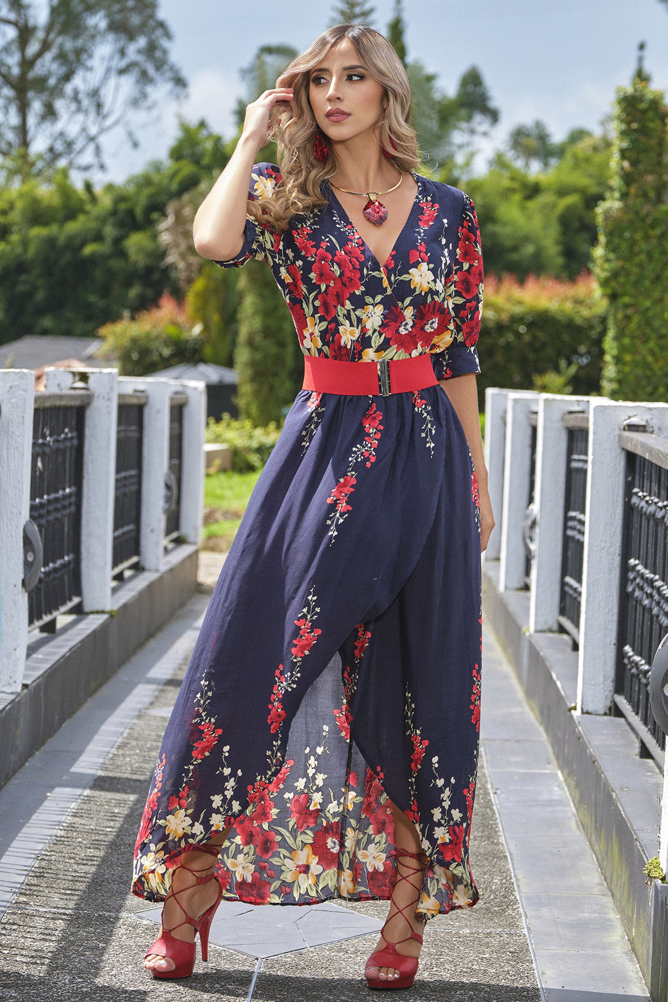 Vestido en rayón estampado con cenefa
