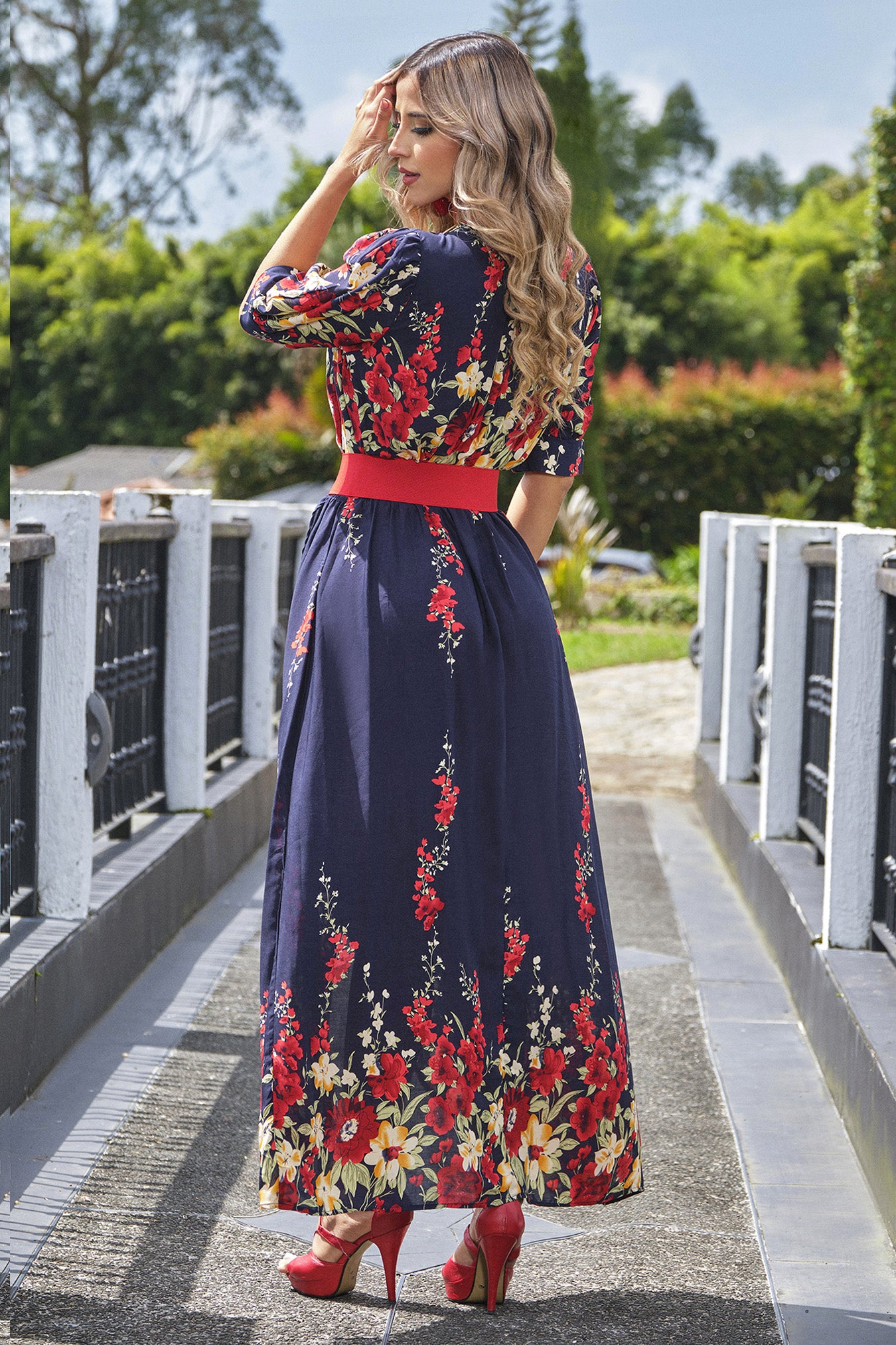 Vestido en rayón estampado con cenefa