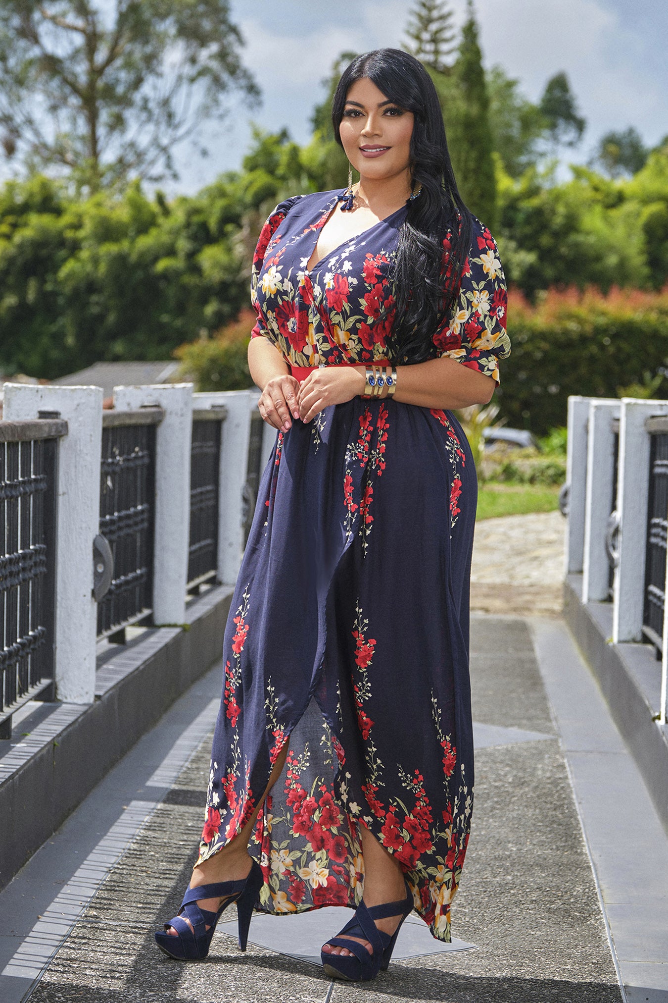 Vestido en rayón estampado con cenefa