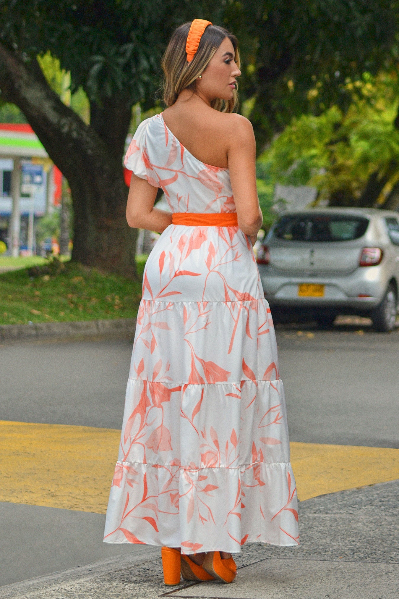 Vestido largo en rayón estampado (Incluye cinturón)