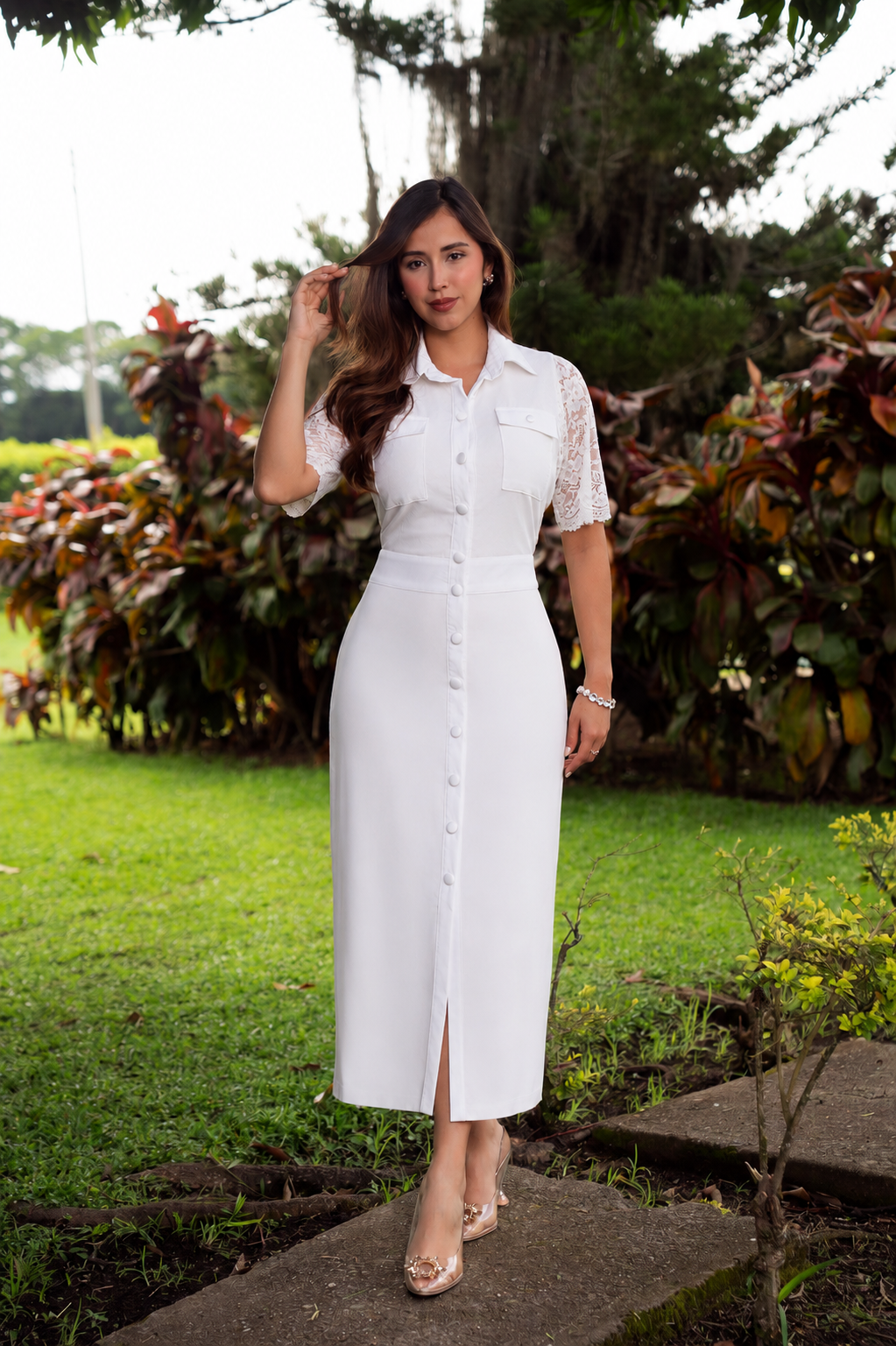 Vestido en blonda y rayón