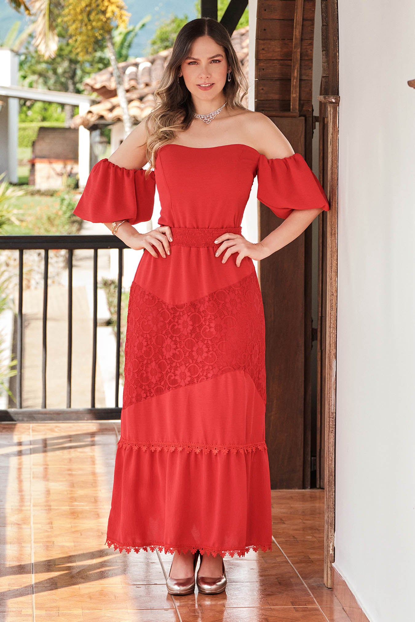 Conjunto en rayón craquelado con contraste en blonda y guipur