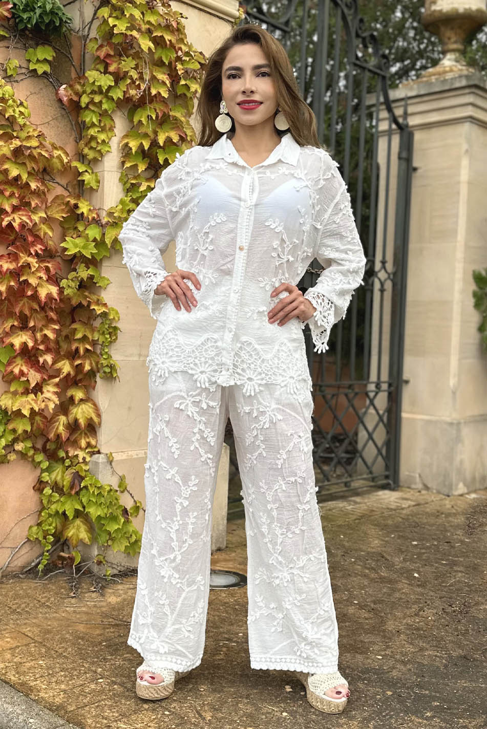 Conjunto en algodón bordado y crochet