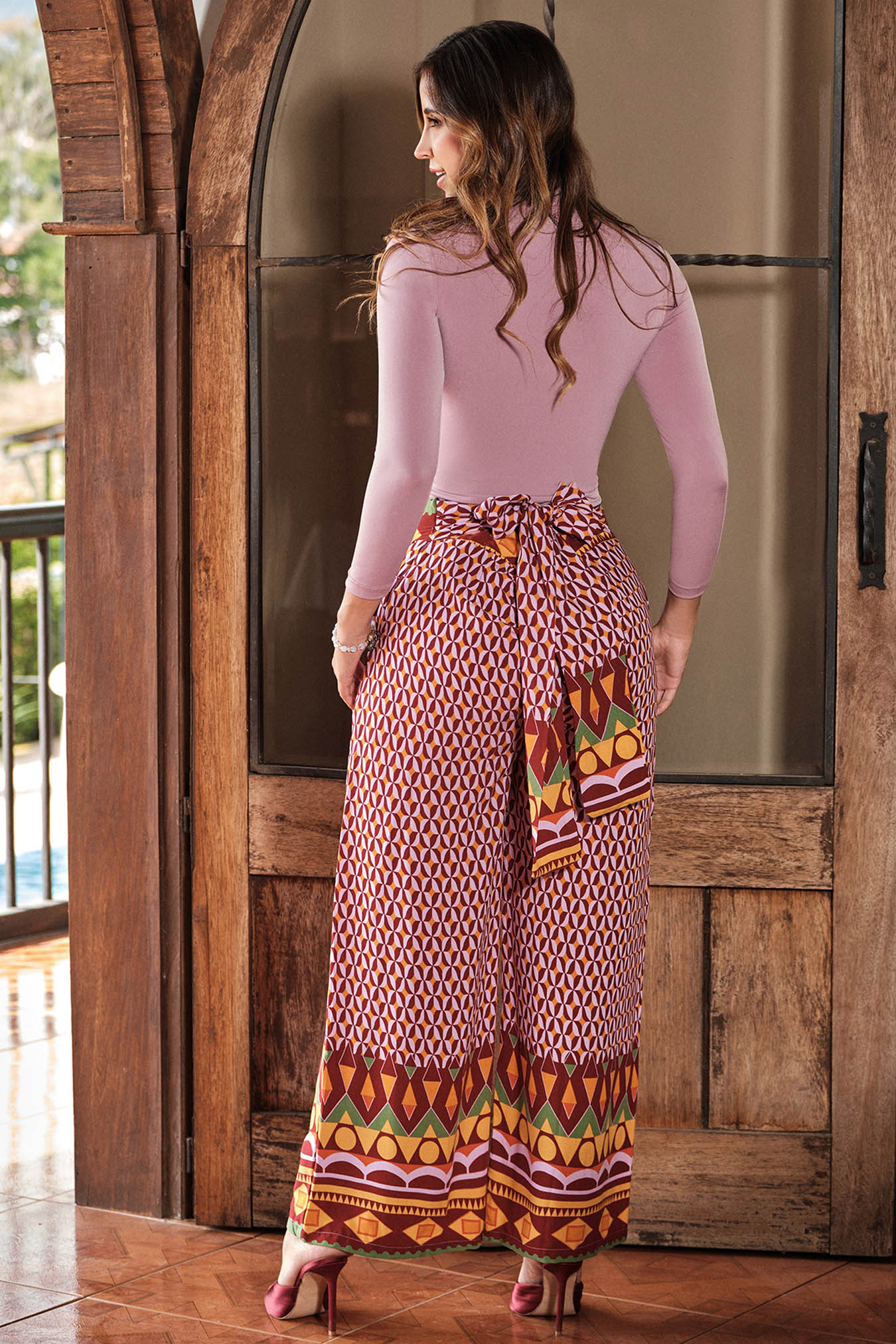 Pantalón en rayón estampado con cenefa