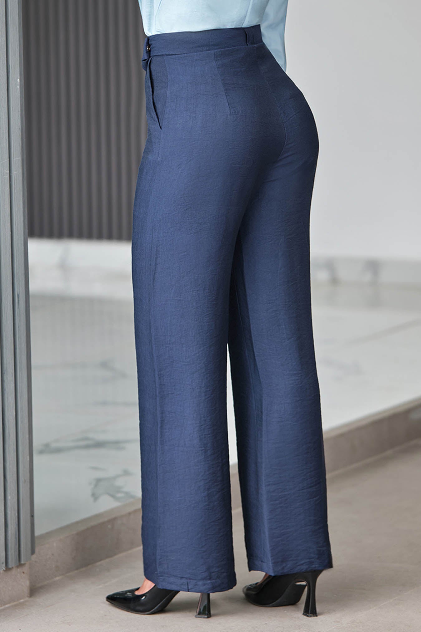 Pantalón elaborado en rayón