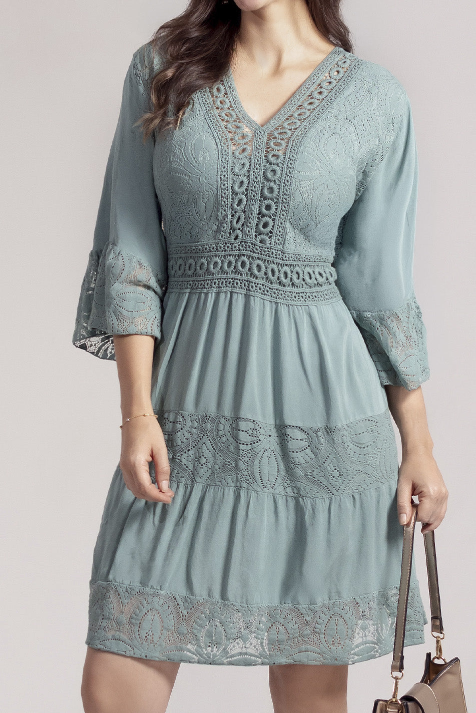 Vestido midi en algodón y guipur
